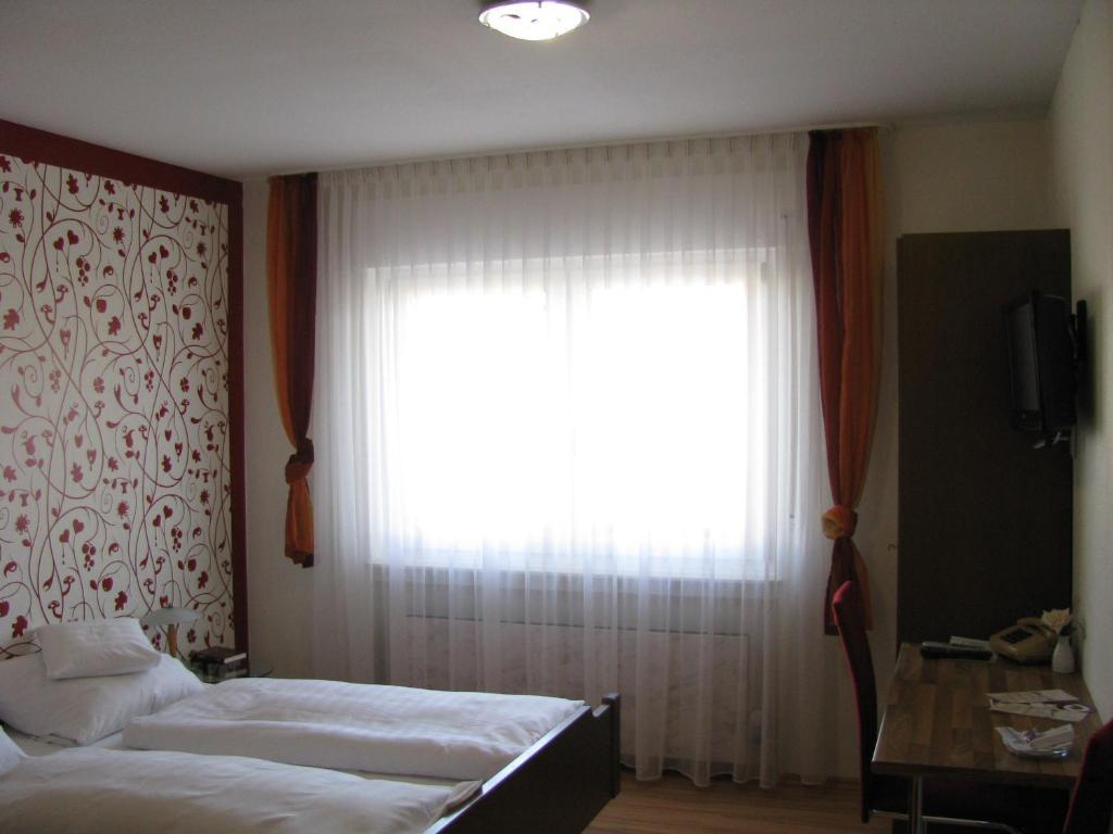Hotel Buergerstube Muggensturm Δωμάτιο φωτογραφία